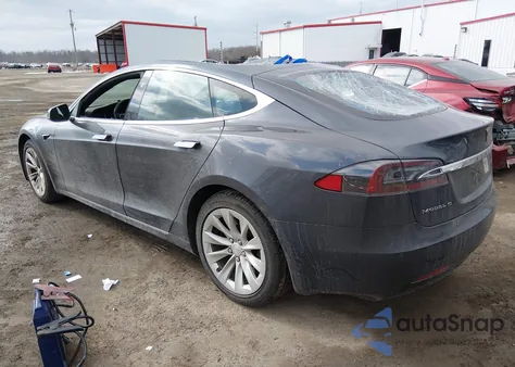 2018 Tesla Model S 100D/75D/P100D z USA, uszkodzony, nr VIN 5YJSA1E27JF273977